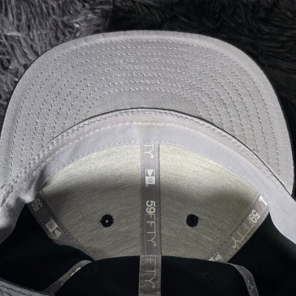 New Era Chicago White Sox Authentic 59FIFTY Fitted Hat 7 3/8 Black lightly used - Picture 7 of 7